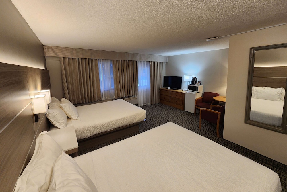 Room, 2 Queen Beds, Accessible, Non Smoking (Poolside)