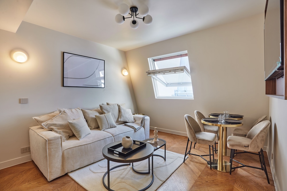 Classic Apartment (n°12) photo 3