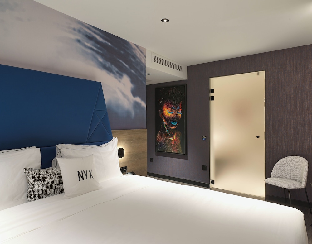 Space Triple Executive Room