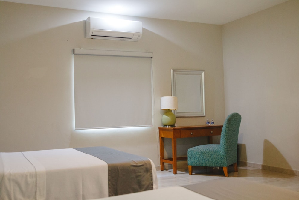 Deluxe Double Room, 2 Queen Beds photo 3