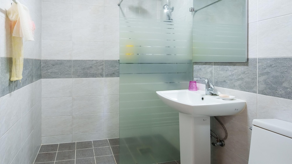 Basic Room, 1 Bedroom (1F 102, (39.67m²)) - Photo 3