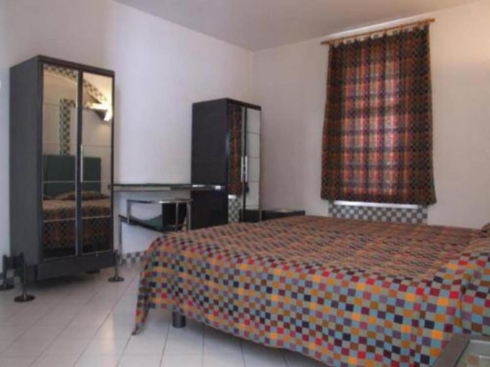 Standard Room - Photo 7