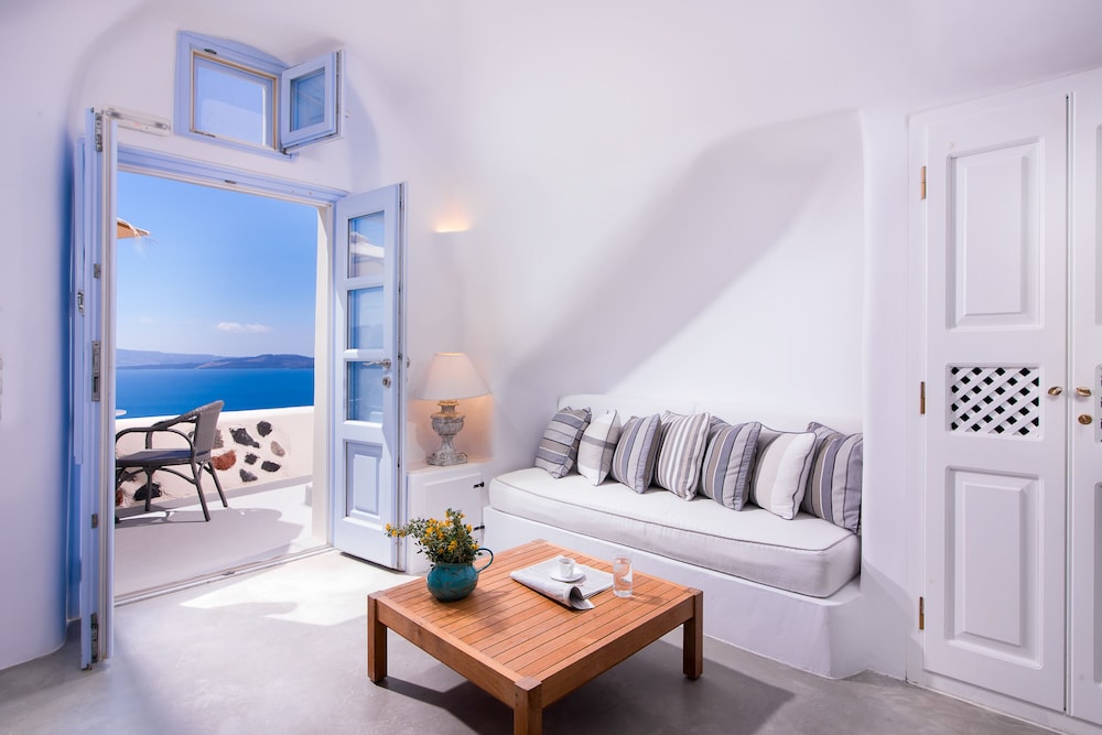 Mentha Cave Suite with Caldera View & Hot Tub - Photo 3