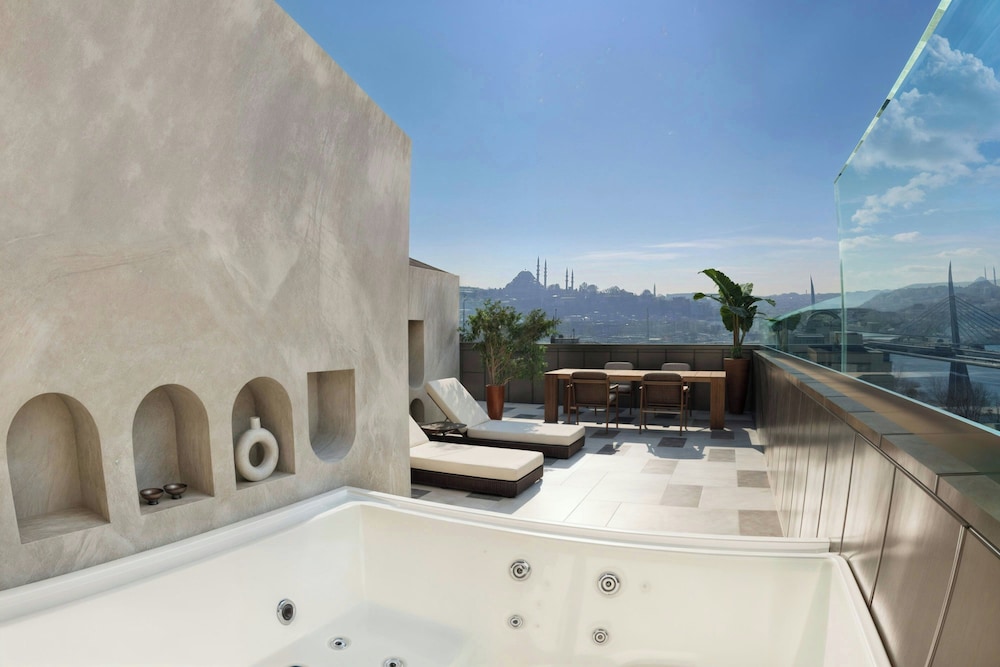 Room, 1 King Bed, Sea View (Terrace) photo 1