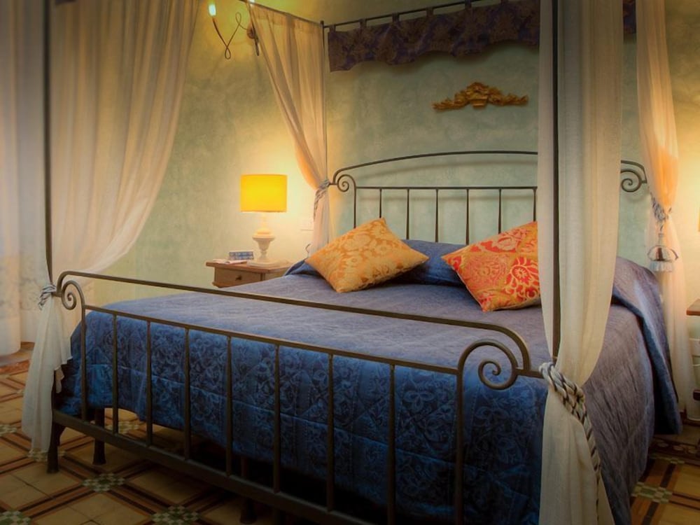 Superior Room thumbnail 5