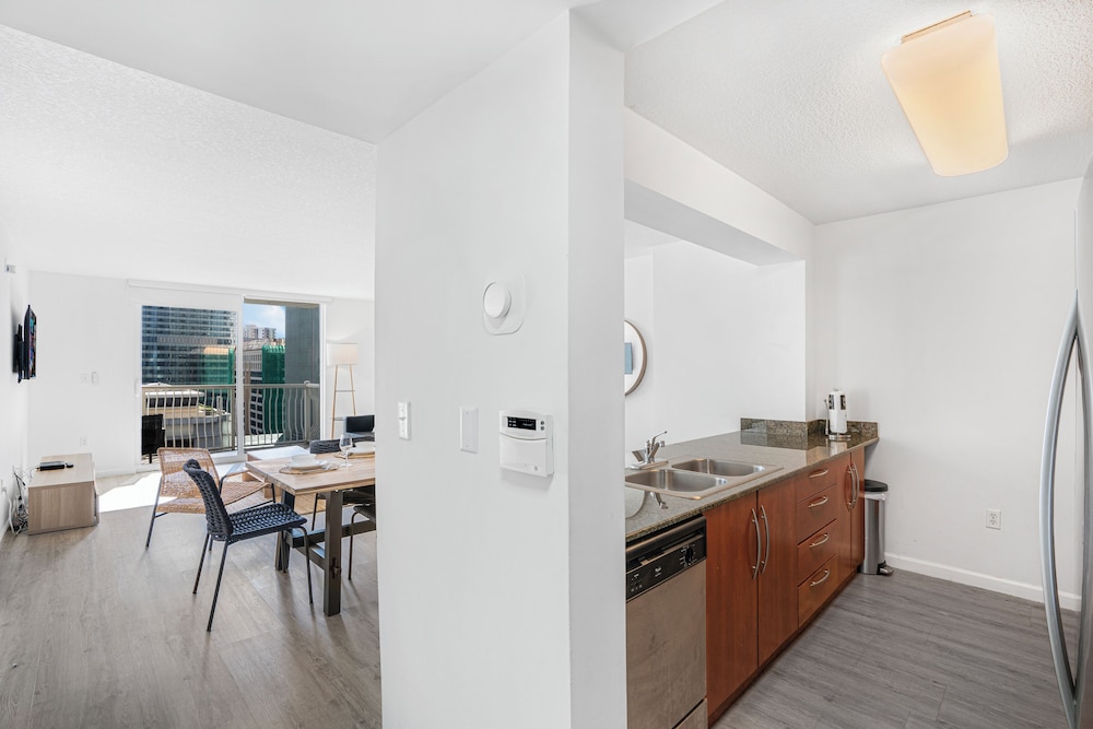 Luxury Condo, 1 Bedroom, City View photo 2