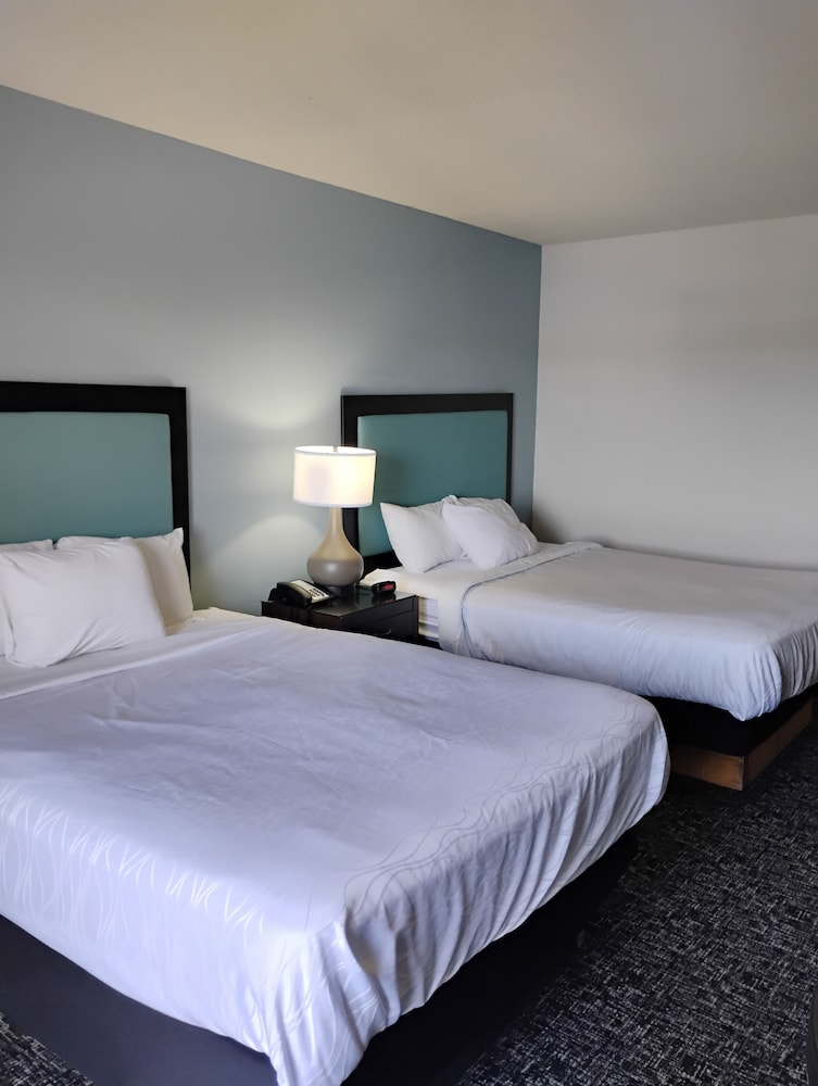 Standard Room, 2 Queen Beds - Photo 2