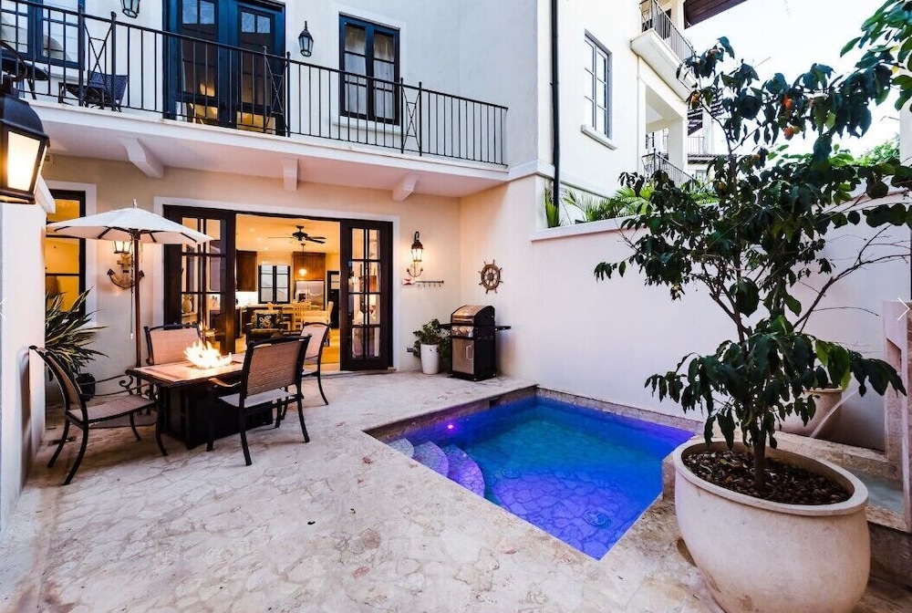 Condominio de lujo, Múltiples Camas, Piscina Privada, Vista a la Ciudad (18 Avenida La Antigua | 2 Recámaras | 2 Baños)