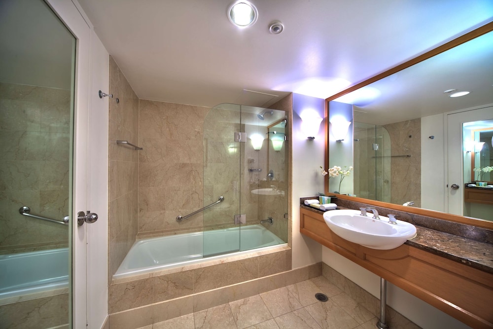Raffles Suite