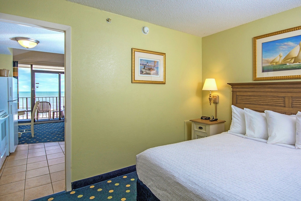 Schooner Oceanfront Junior Suite - Photo 2