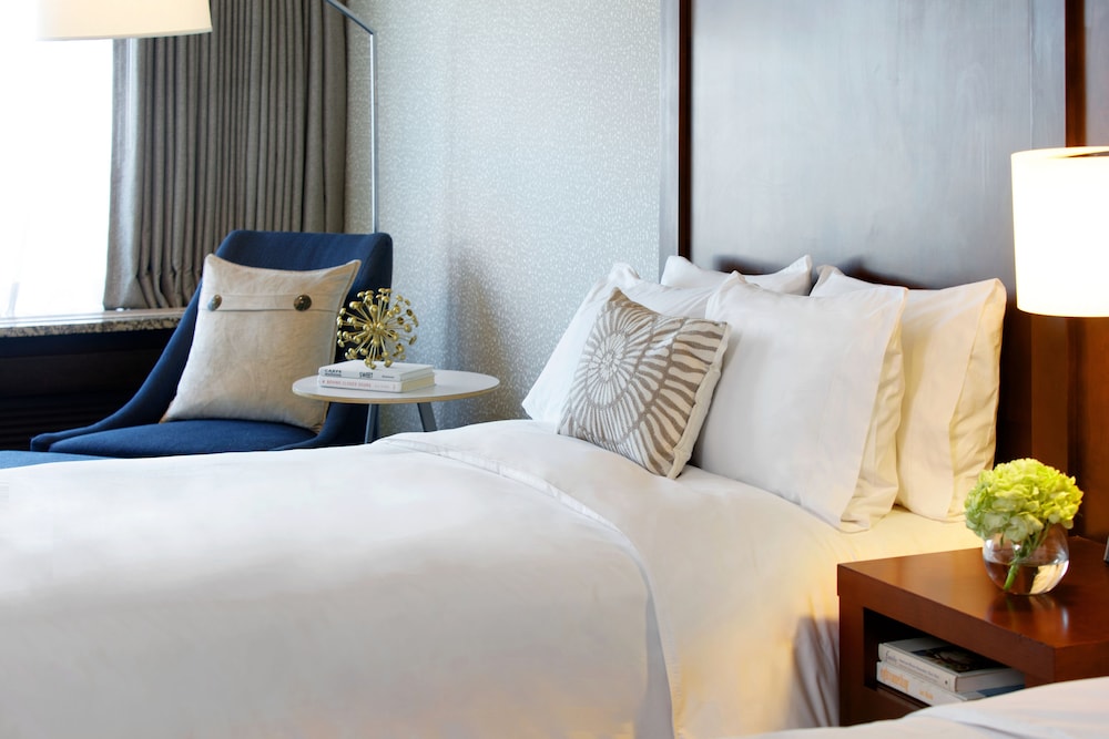 Deluxe Room, 1 King Bed, City View - Photo 2