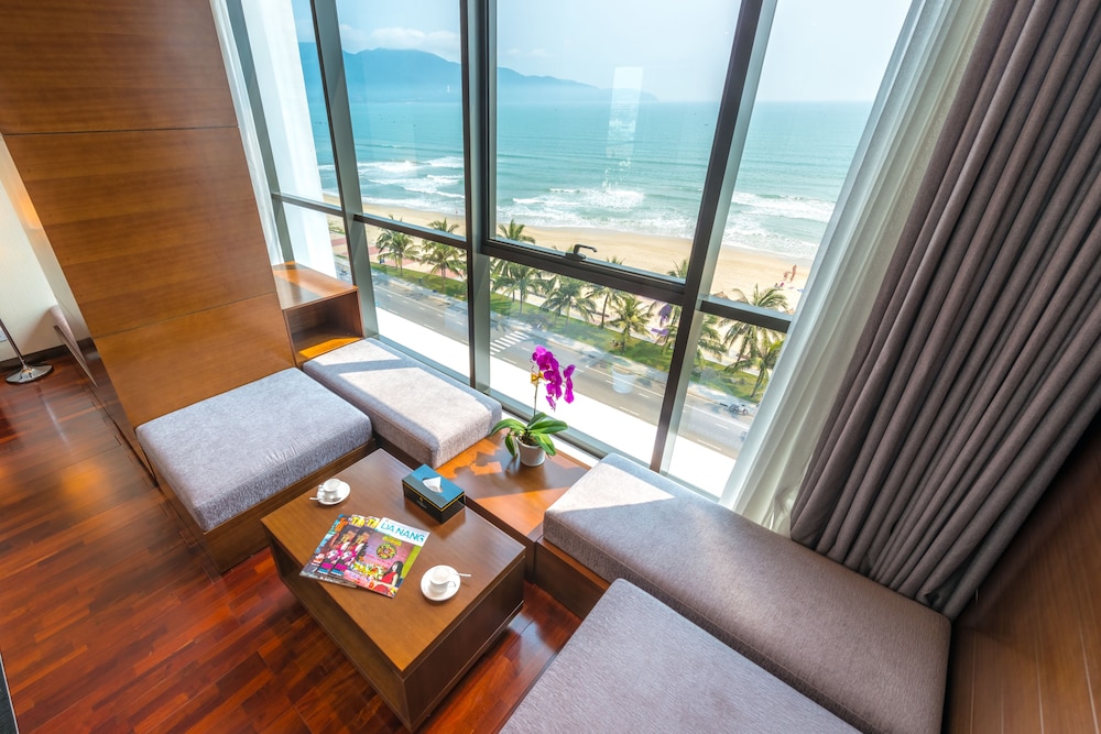 PREMIER DELUXE OCEAN VIEW photo 2