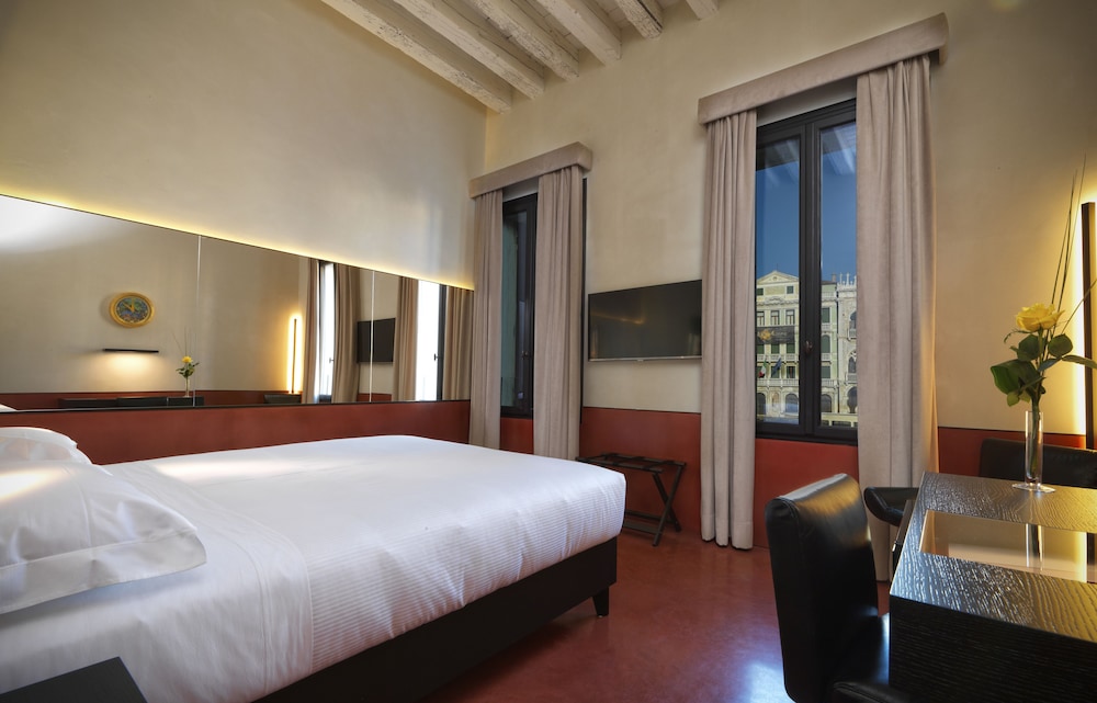Deluxe Double Room, Canal View photo 2