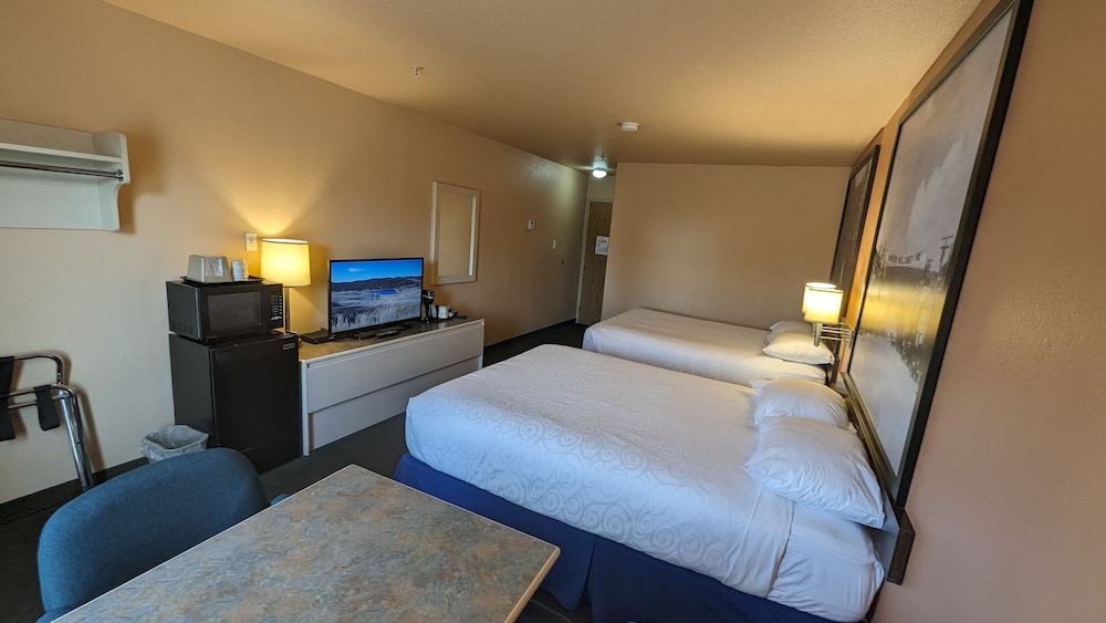 Room, 2 Queen Beds, Non Smoking - Photo 4