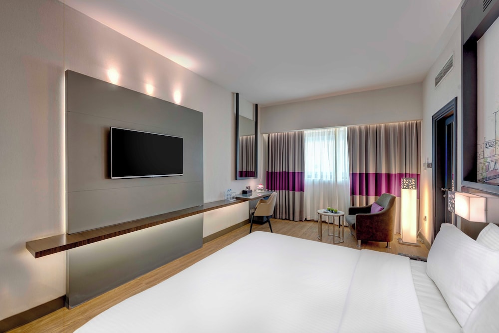 Suite, 1 King Bed, Non Smoking photo 2