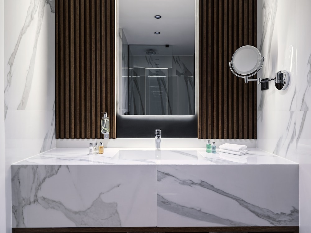 Premium Double Room - Photo 6