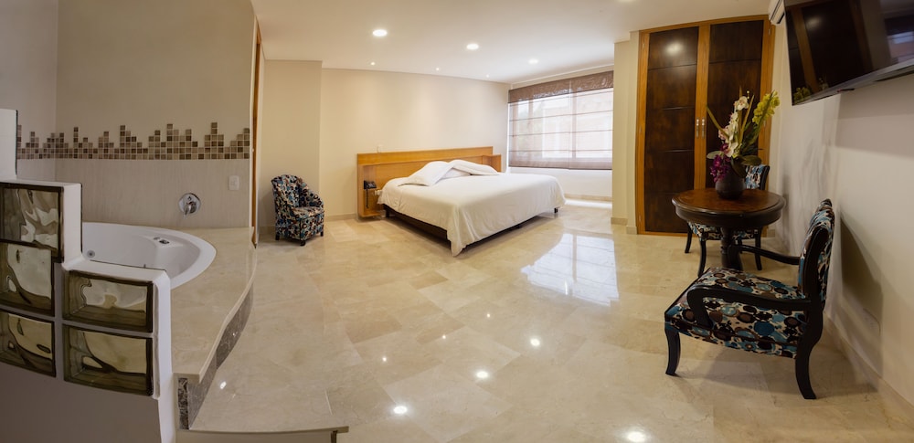 Deluxe Room, Jetted Tub - Photo 1