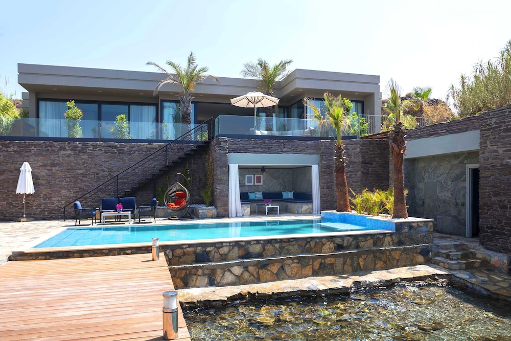 Secluded Bay Presidential Villa thumbnail 6
