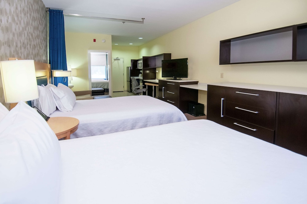 Premium Studio, 2 Queen Beds, Non Smoking
