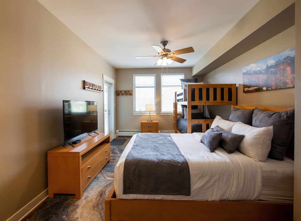 Condo, 2 Bedrooms photo 3