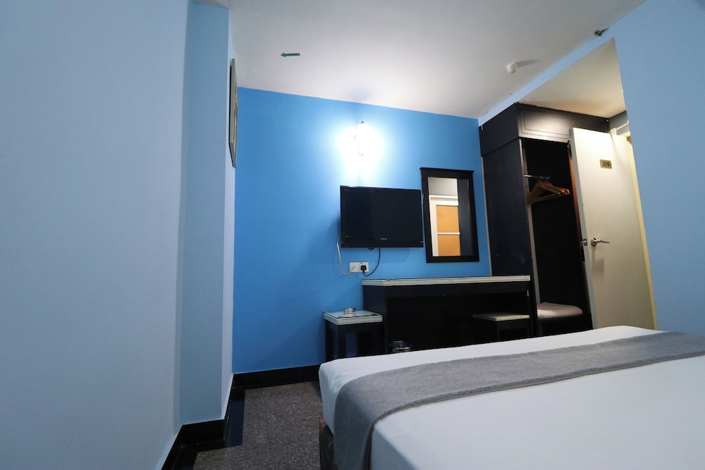 Standard Double Room, No Windows photo 3