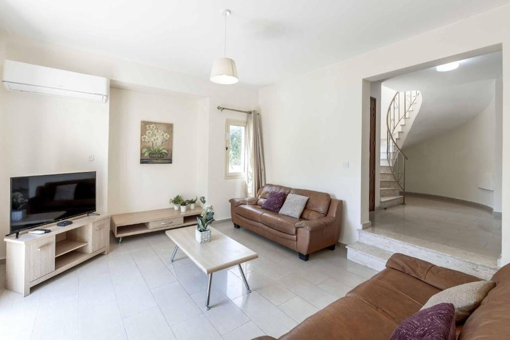Villa photo 1