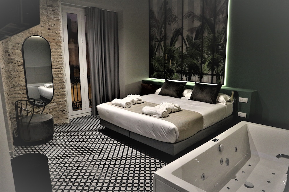 Deluxe Double Room, Hot Tub - Photo 7