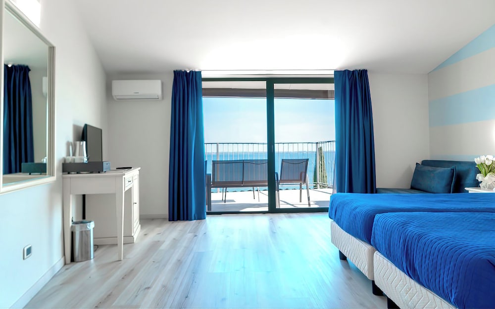 Panoramic Room, Lake View