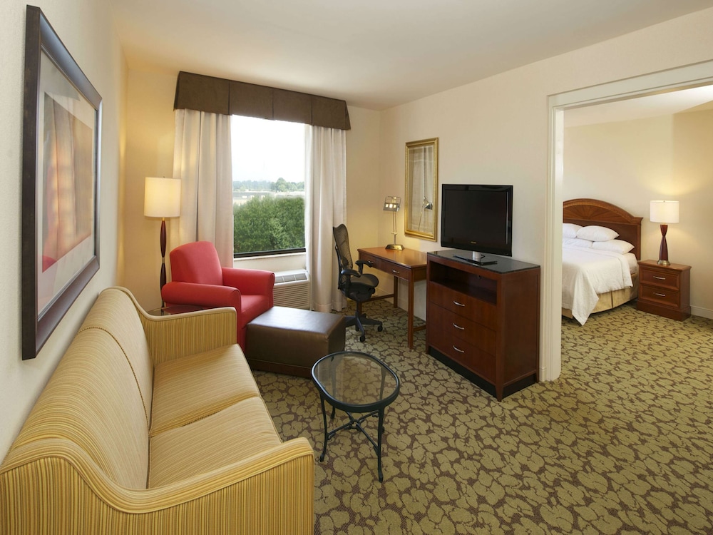 Suite, 1 Bedroom, Accessible (Mobility, Roll-in Shower) - Photo 2