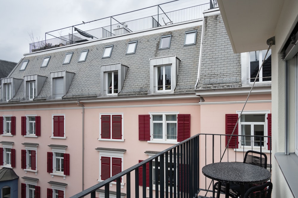 Medium Studio, Kitchenette, Balcony thumbnail 5