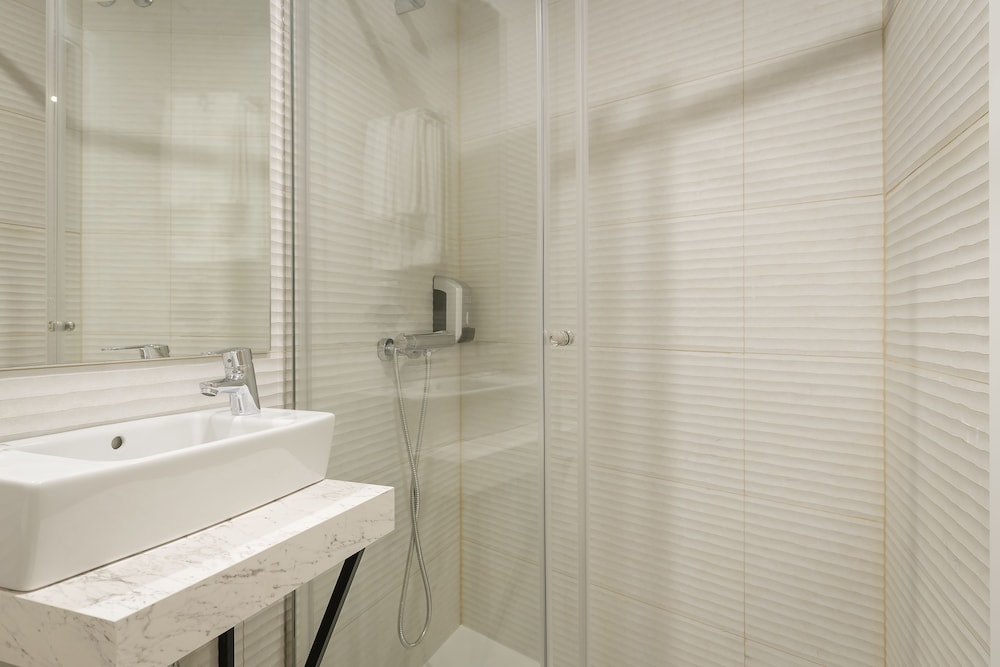 Double Room - Photo 7