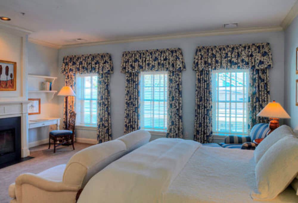 Room, Private Bathroom (Room 10 -Village 2nd FL Queen)
