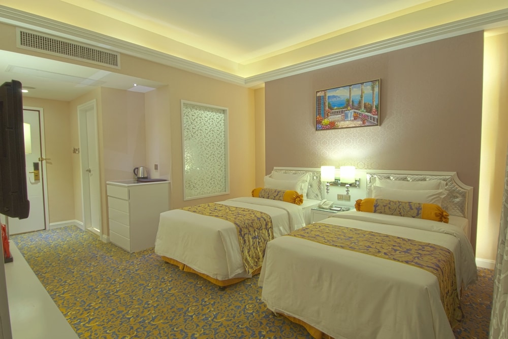 Deluxe European Room - Photo 3