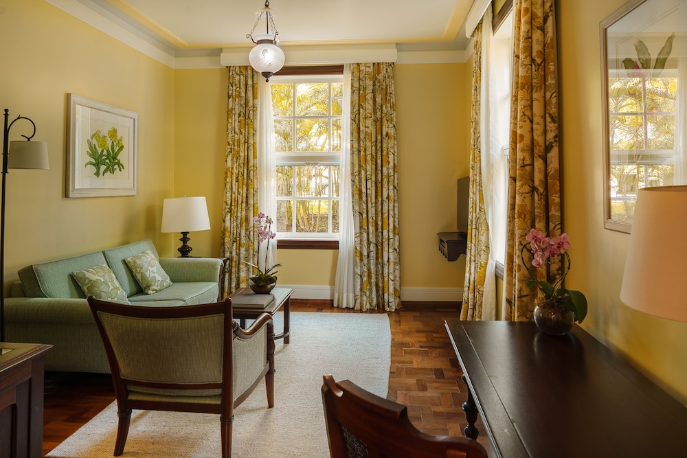 Superior Suite - Photo 7