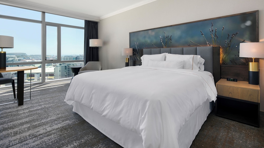 Deluxe Room, 1 King Bed - Photo 2