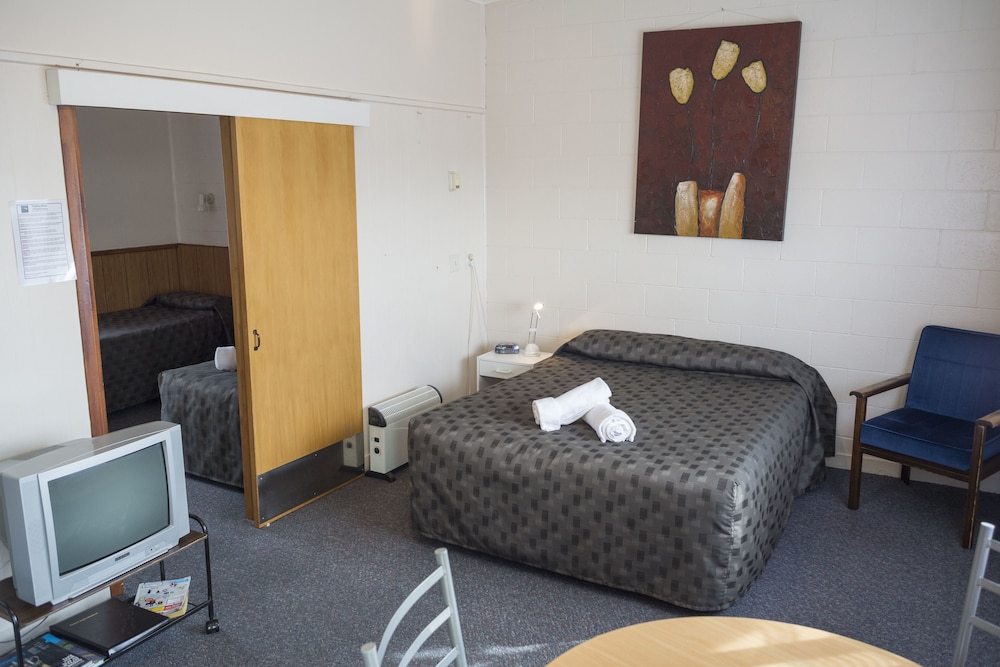 Standard Room, Non Smoking, Kitchenette (Disability Unit) photo 2