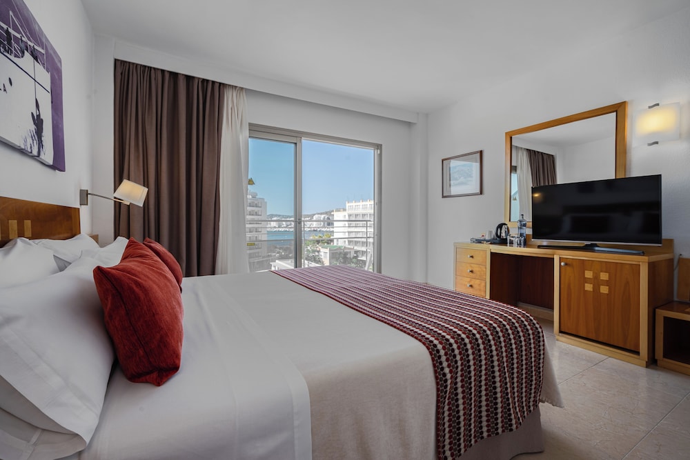 Double or Twin Room, Balcony, Sea View - Photo 4