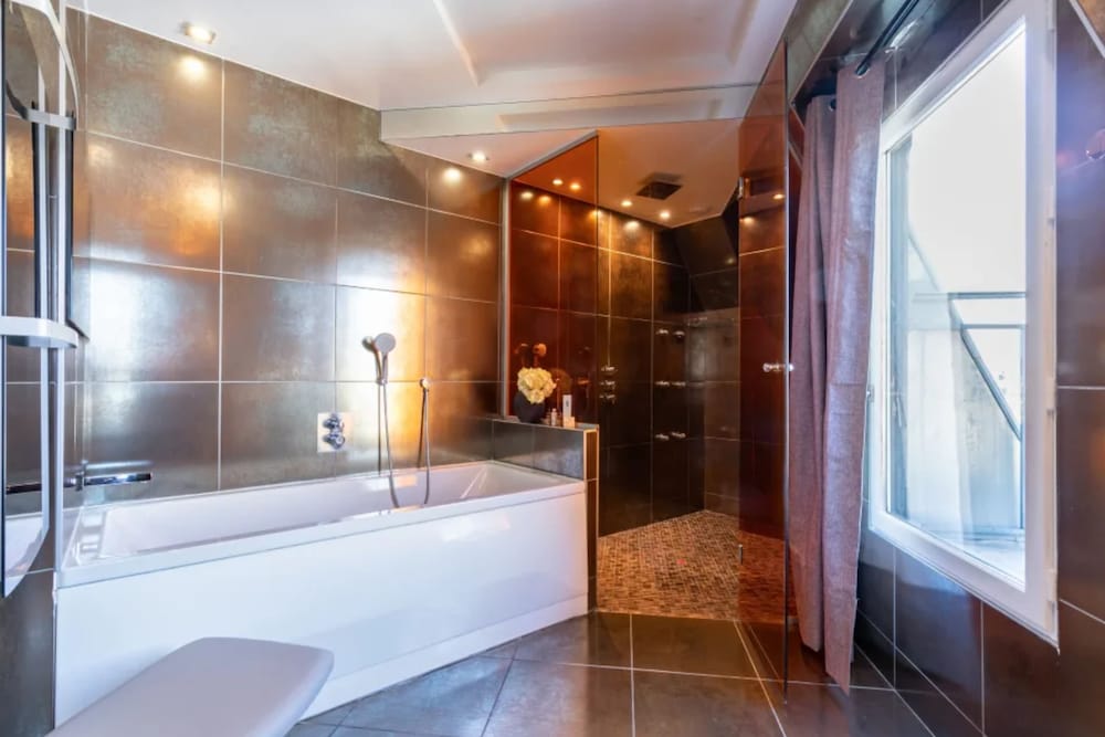 Prestige Suite - Eiffel View photo 2