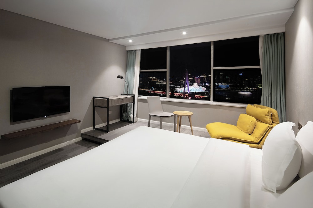 City Room, 1 King Bed, River View photo 1