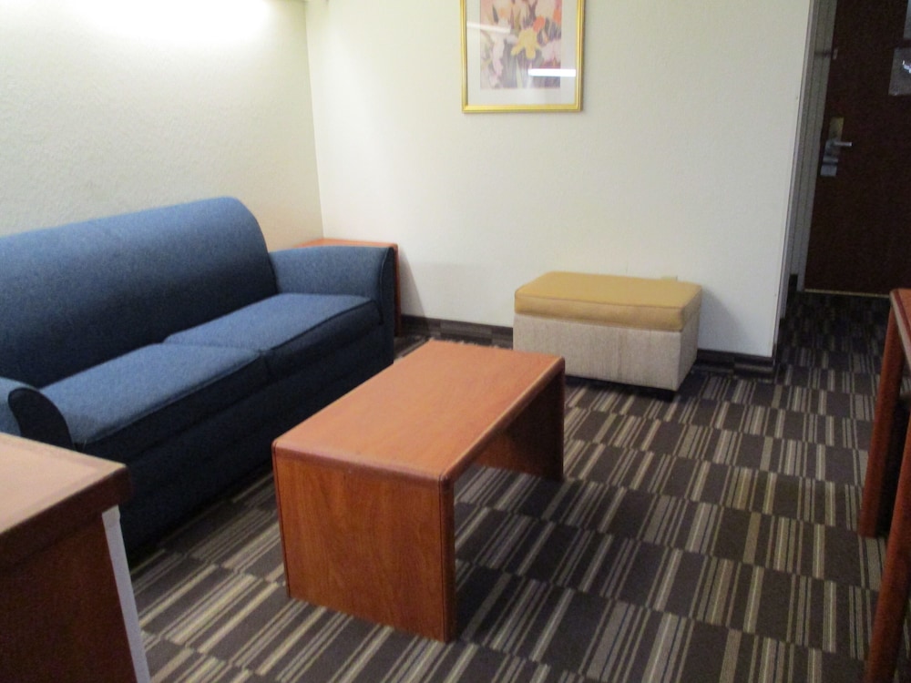 Suite, 1 Queen Bed - Photo 12