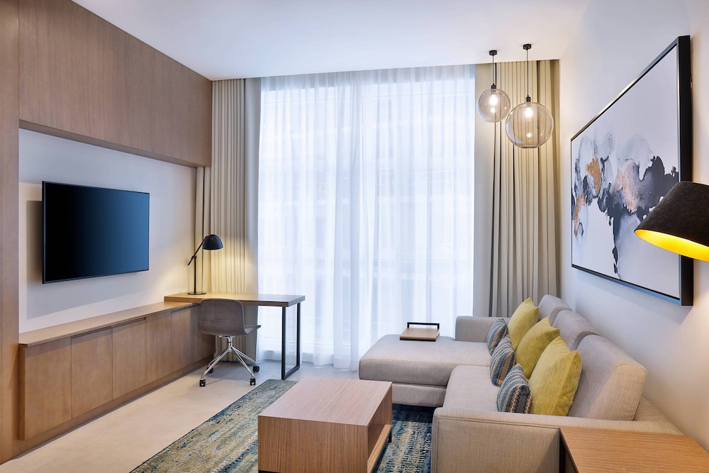 Suite, 1 Bedroom, Balcony