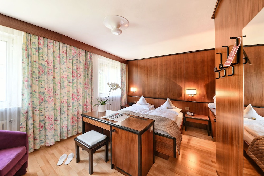 Double Room (EAST SIDE without balcony) - Photo 1