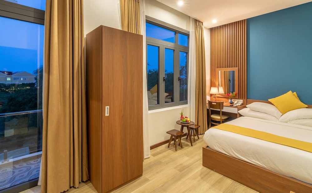 Deluxe Double Room, 1 King Bed, Balcony photo 1