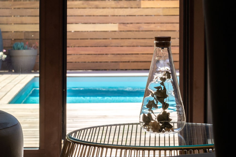 Luxury Suite, 1 Queen Bed, Private Pool photo 2