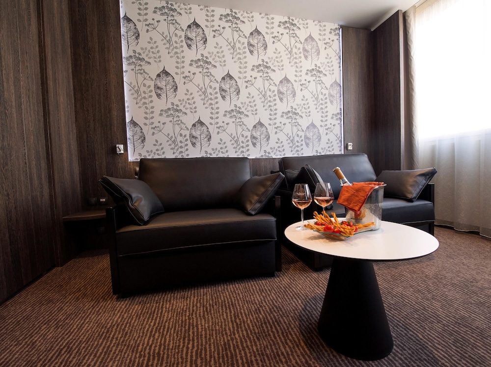 Executive Twin Room - Photo 2