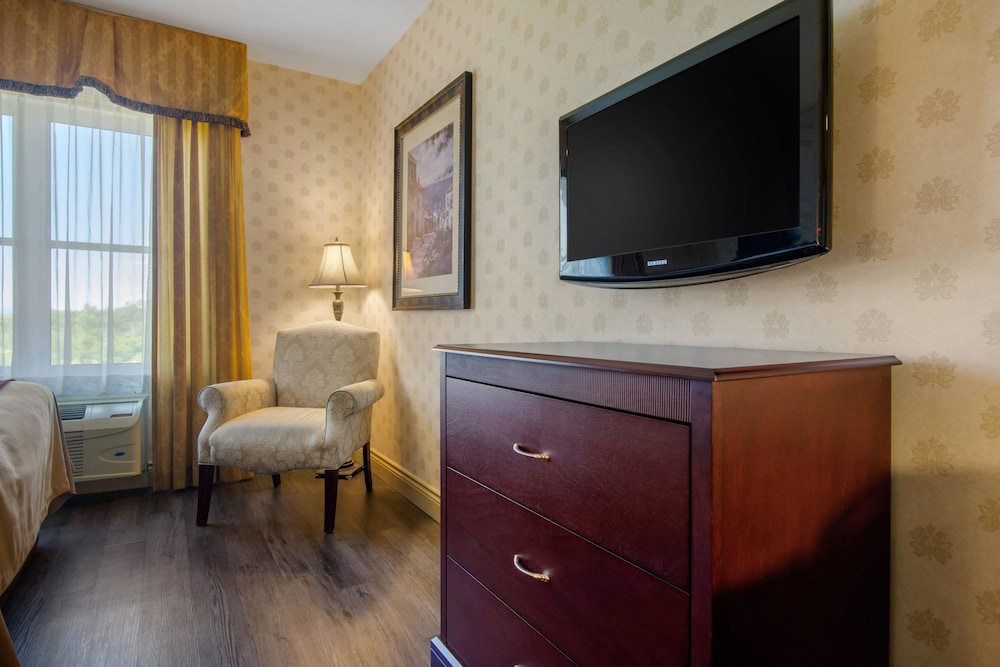 Standard Room, 2 Queen Beds, Non Smoking - Photo 4