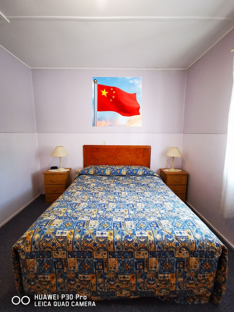 2 Bedroom Unit (1 Bathroom, Walk Through Bedroom 2) 3 Nights special photo 1