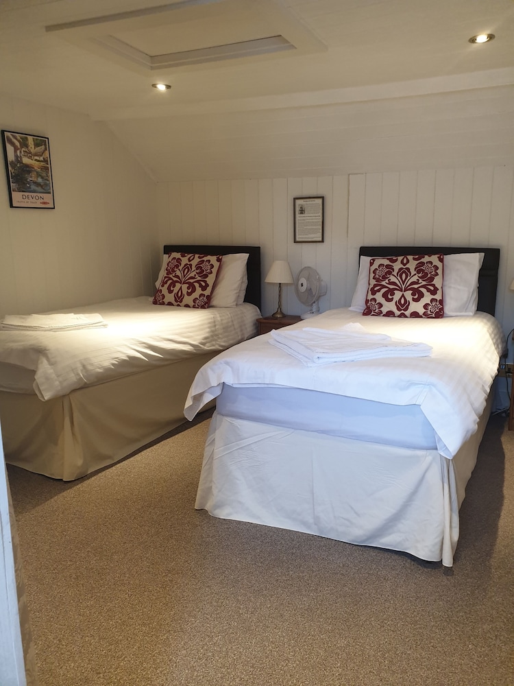 Double or Twin Room, Ensuite (Irresistible)