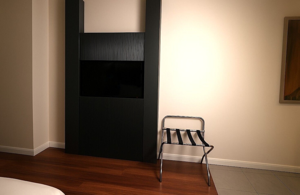 Standard Room, 1 Double Bed, Accessible, Non Smoking (Walk-in Shower;View) photo 3