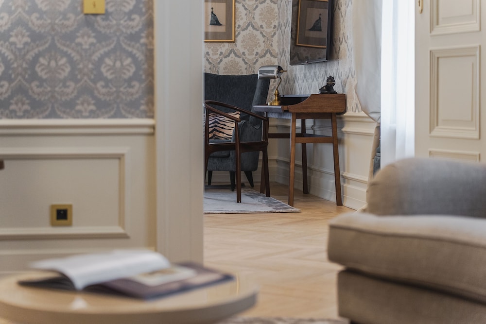 Standard Suite - Photo 2
